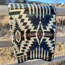 Load image into Gallery viewer, Andean Alpaca Wool Blanket - Forest