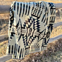 Load image into Gallery viewer, Andean Alpaca Wool Blanket - Forest