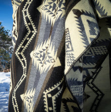 Load image into Gallery viewer, Andean Alpaca Wool Throws