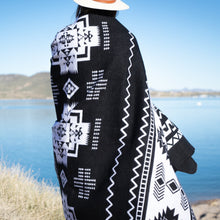 Load image into Gallery viewer, Andean Alpaca Wool Blanket - Black &amp; White

