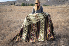 Load image into Gallery viewer, Andean Alpaca Wool Blanket - Cactus