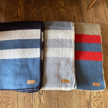 Load image into Gallery viewer, Andean Alpaca Wool Blanket - Extra Thick