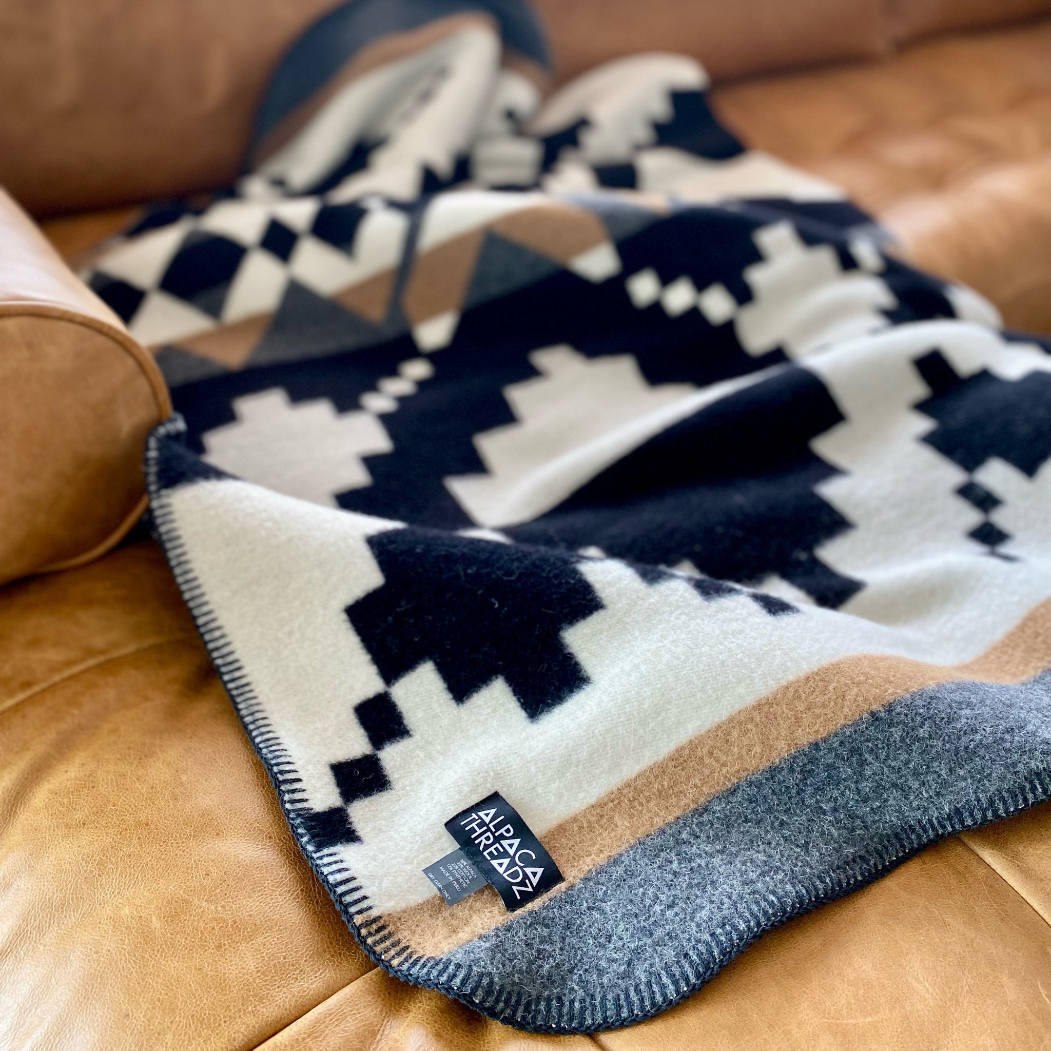 3C BLANKET / AKHARA 3Cブランケット（アカハラ） 3C BLANKET / AKHARA 3Cブランケット（アカハラ） 【公式通販】
