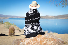 Load image into Gallery viewer, Andean Alpaca Wool Blanket - Black &amp; White

