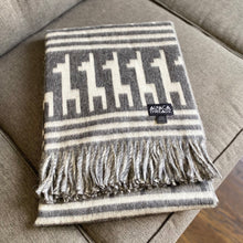 Load image into Gallery viewer, Alpaca Wool Throw Blanket - Alpaca Design
